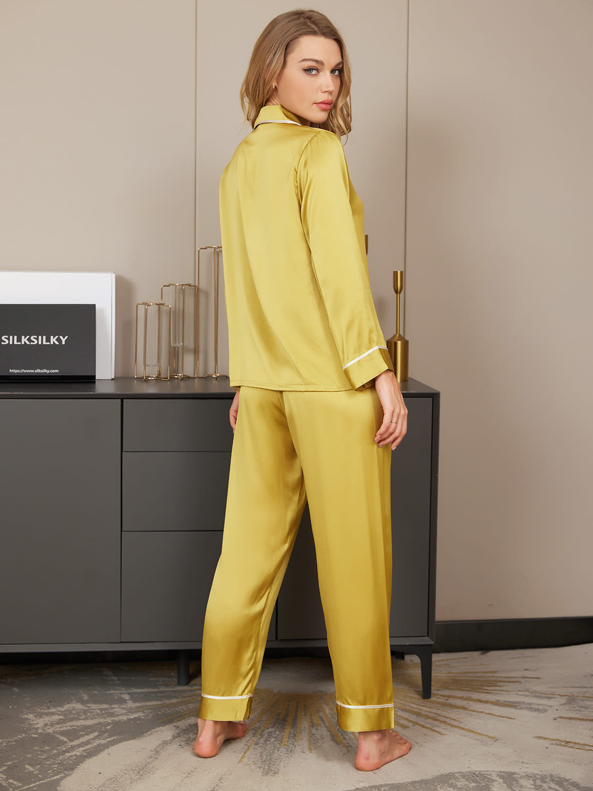 Zijdezachte Luxe: Klassieke Stijl Pyjama Set met Verfijnde Afwerking voor Dames - 2-Delig
