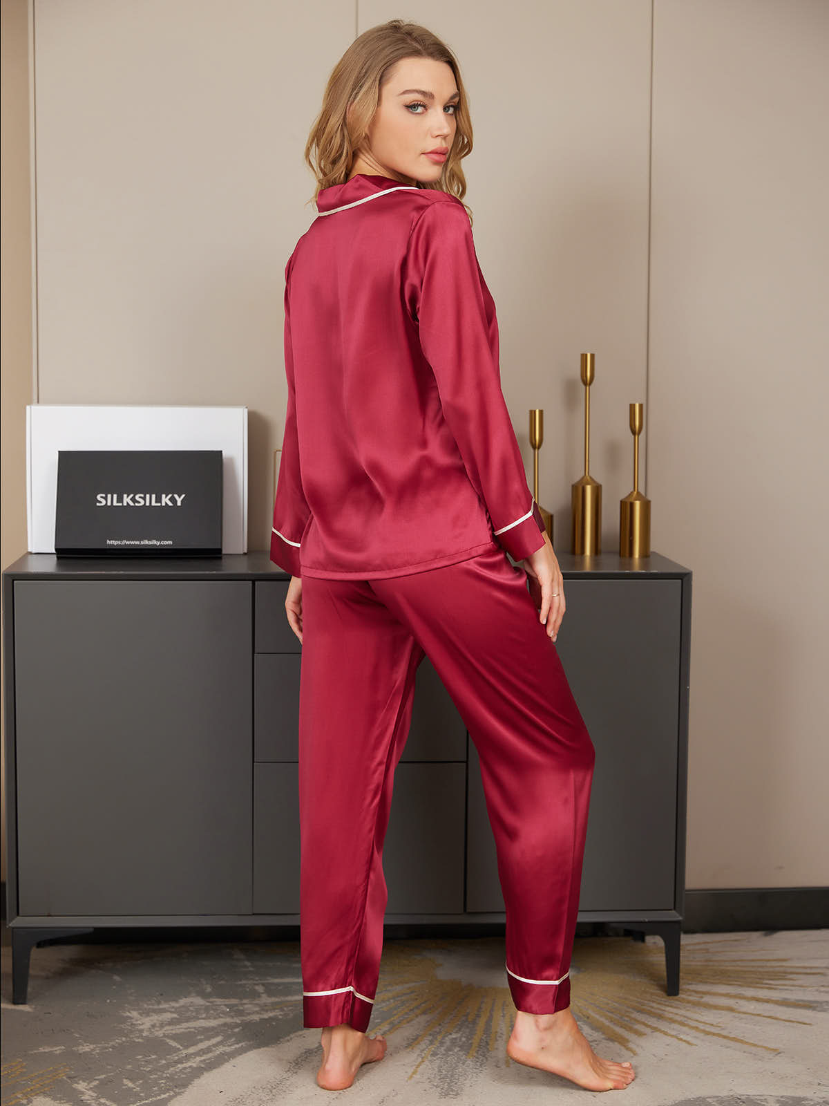 Zijdezachte Luxe: Klassieke Stijl Pyjama Set met Verfijnde Afwerking voor Dames - 2-Delig